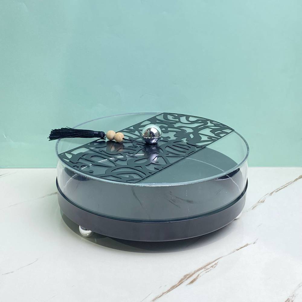 صحن كيك معدني بغطاء